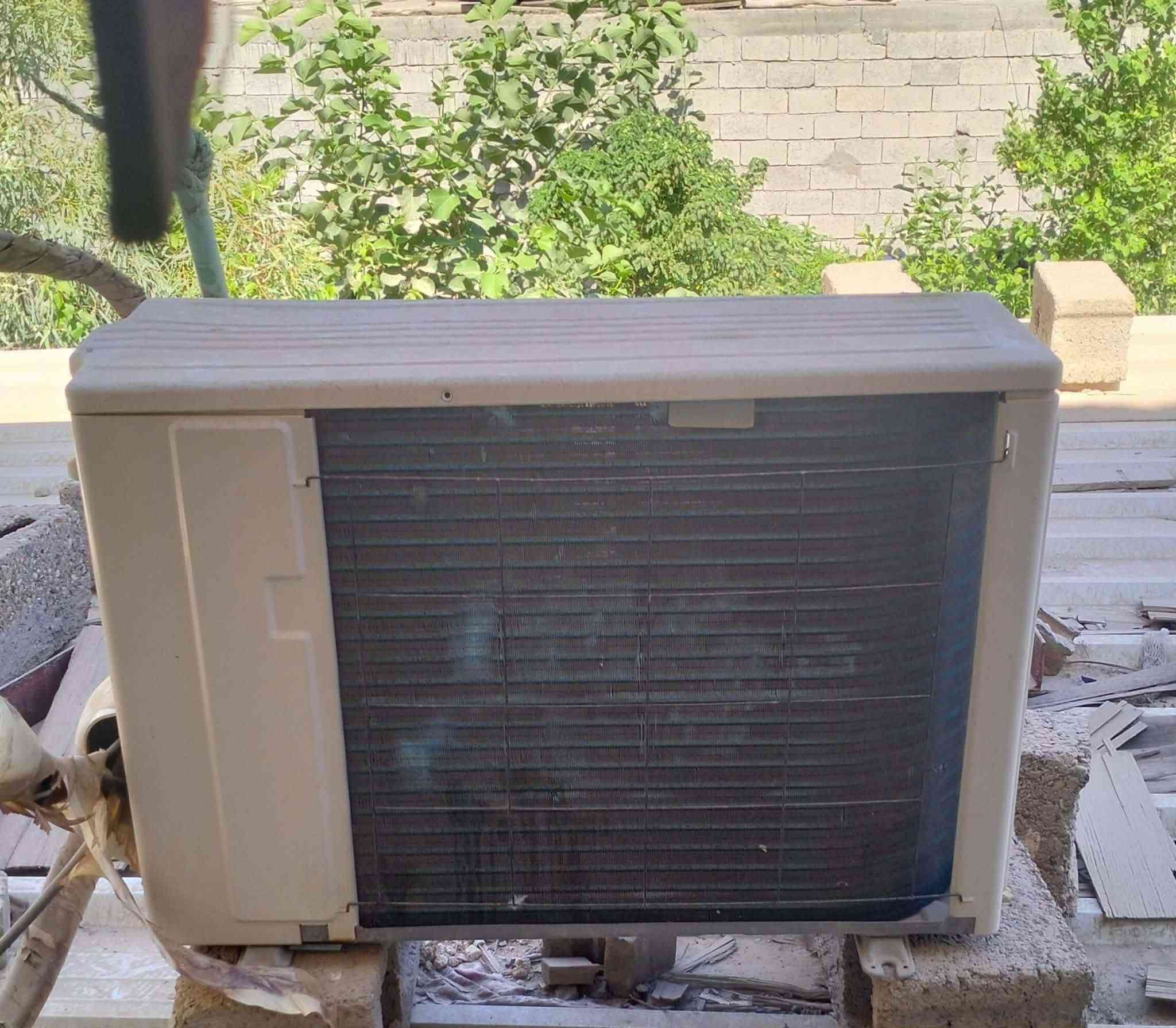 سبالت طن ونص الحافظ وبانوسنيك
يشتغل الكمبريسر بس ماكو برودة مشدودات مع البواري 
السعر لكل واحد 150  الف 
الاثنين معا بيها مجال بسيط 
بغداد الرشاد  قرب فلكة حي النصر 
الرقم بيه واتس اب 
ا***********
