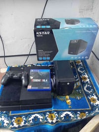 Ps4 فات مفتوح للتنضيف  ويا يده و قرص َمثل ما مبين بل صوره UBS 800 مع ك...