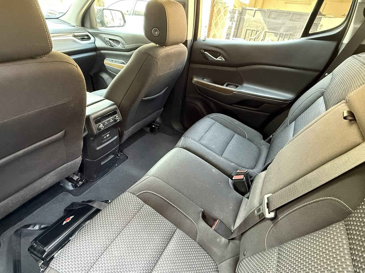 ⸻

🚗 للبيع GMC Acadia 2020 – فئة SL
بيع او مراوس رقم بغداد باسمي

سيارة عائلية نظيفة جداً واستعمال شخصي، جاهزة للاستخدام بدون أي مصاريف.

🔹 الموديل: 2020
🔹 الفئة: SL
🔹 الممشى: 80 ألف كم
🔹 الوارد: أمريكي
🔹 حادث: خفيف جداً
🔹 الصبغ: بدون صبغ ( بارد فقط)
🔹 المحرك: 2.5 لتر – 4 سلندر
🔹 الكير: أوتوماتيك 9 سرعات
🔹 الدفع: أمامي
🔹 عدد الركاب: 7

✨ المواصفات:
 • شاشة معلومات + Apple CarPlay & Android Auto
 • بلوتوث وتحكم من المقود
 • مكيف أمامي وخلفي (٣ قطع تبريد)
 • أنظمة أمان متعددة (ABS + وسائد هوائية)
 • سيارة اقتصادية بالبنزين ومريحة للعائلة

📍 الموقع: بغداد – الغزالية
💰 السعر: 20,000 دولار قابل للتفاوض بالمعقول

📞 للاستفسار الاتصال على: ( ***********)
