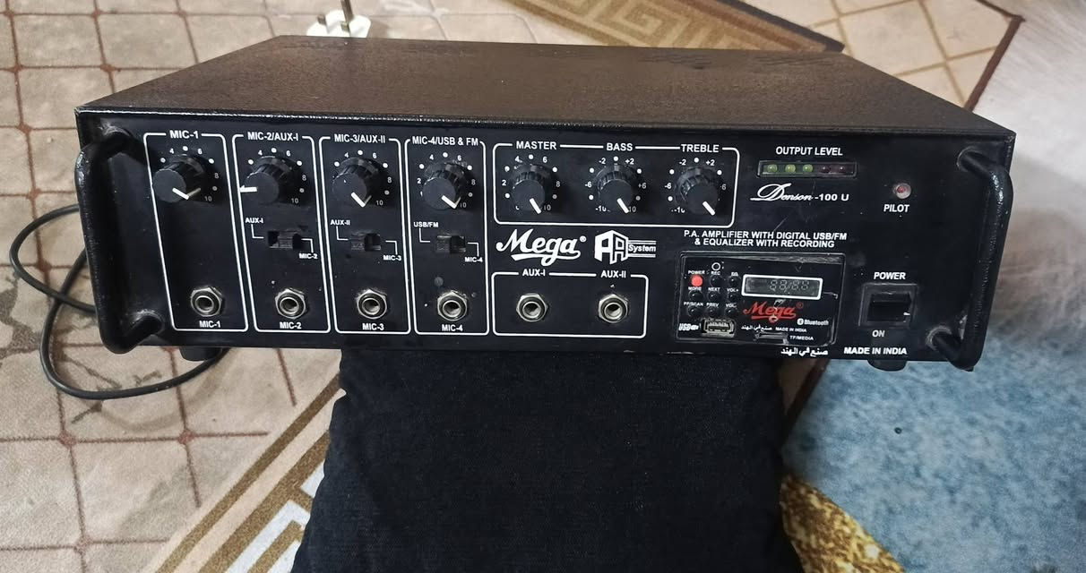 هذا الجهاز هو مضخم صوت (Amplifier) من نوع Denson 100U ماركة Mega.
للبيع.   مستــــــــــــــخدم

النوع: مضخم صوت للأنظمة العامة (PA System).

المميزات التقنية: يحتوي على مشغل USB، راديو FM، ومعادل صوت (Equalizer) مع خاصية التسجيل.

المداخل: يتضمن 4 مداخل ميكروفون ومداخل إضافية (AUX).

الصناعة: صنع في الهند.

مستخدم نضافه 90٪ 
مكاني بغداد


**إذا كنت صاحب هذا الإعلان وتريد حذفه لأي سبب، رجاءا أرسل رسالة إلى الدعم الفني**