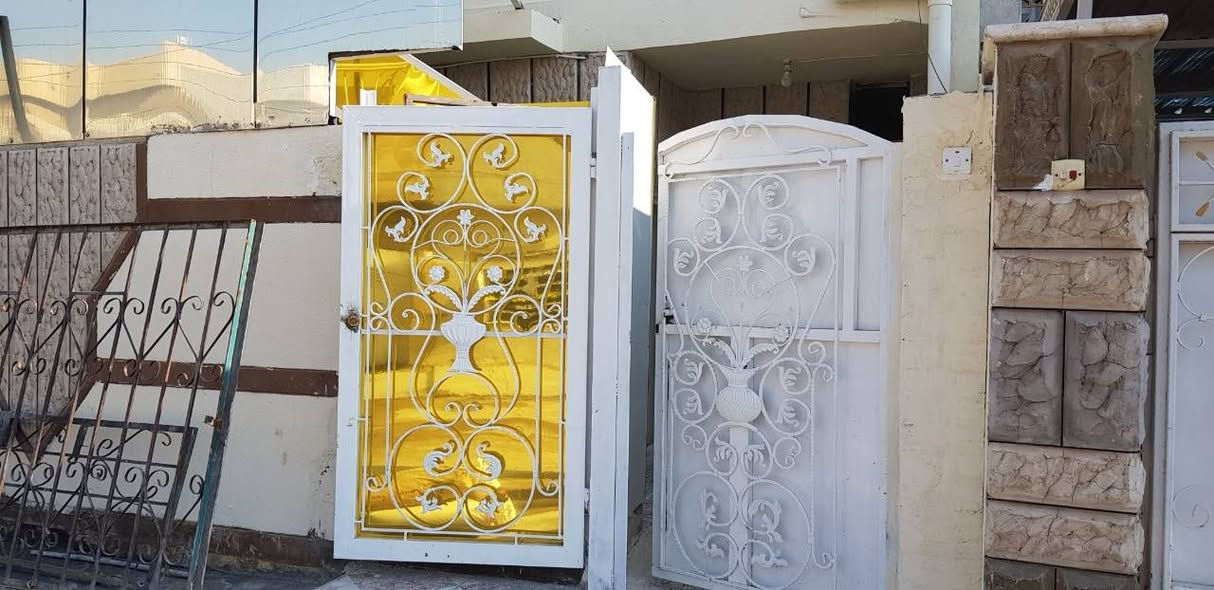 يوجد لدينا شقه طابق ثاني في الغزاليه قروب شارع المدارس تحتوي على غرفتين كبار وهول ومطبخ وحمام وتواليت للاتصال والاستفسار على هذا الرقم *********** عبر الوات ساب
