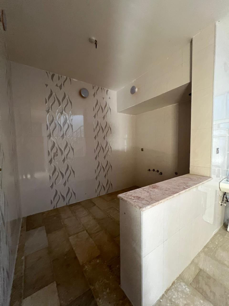 � دار  للبيع – بابل / الحلة
📍 الوردية خارج (خلف مستشفى الكفيل)
📐 المساحة: 200 متر | طابو صرف
 🛋️صالة واستقبال + مطبخ 
🛏 4 غرف نوم | 🛁 2 حمام
🛒 يحتوي على محل تجاري
📞 للتواصل: المهندس علي أحمد ***********
                    المهندسة سديم       ***********
