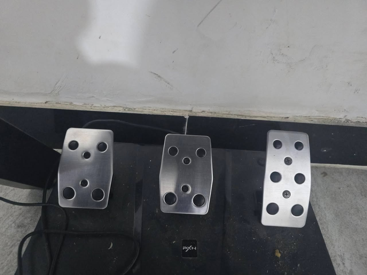 للبيع سعر مناسب هاذ + ميز كيمنك و شاشه هاذ رقمي ***********
