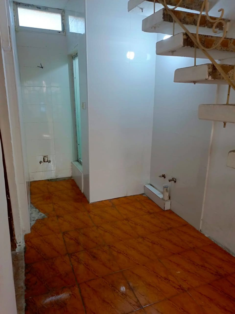 للايجار مشتمل طابق ثاني في الشعب الديوان شارع 25 يحتوي على غرفتين وحولي وخدمات السعر 300 قفل للاستفسار ***********
