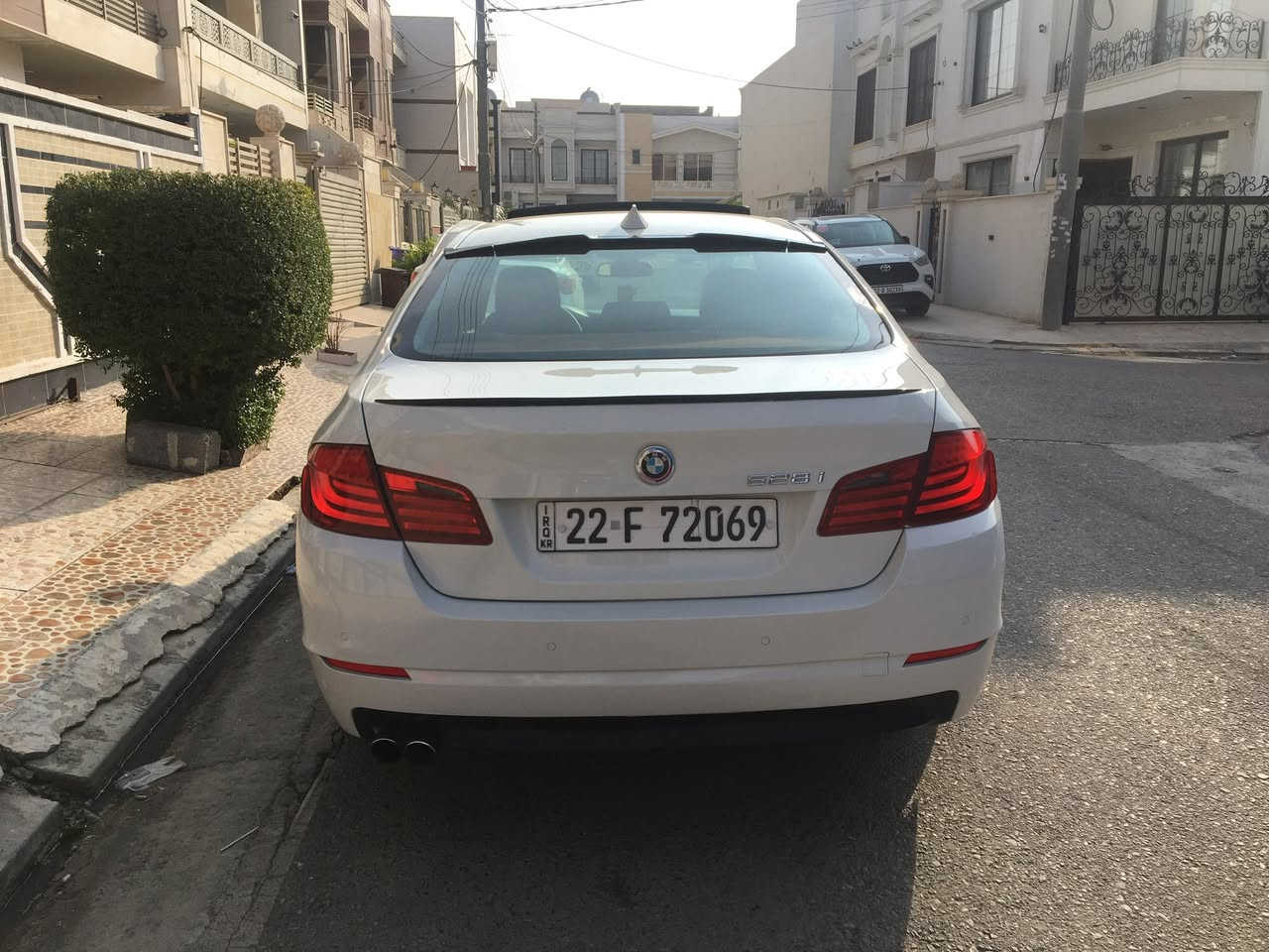 السلام عليكم ورحمة الله وبركاته BMW528i رقم شمالي
محرك 4سلندر توربو
2012
فول مواصفات 
رقم وسنويه جديد
السعر155وبي مجال 
***********
