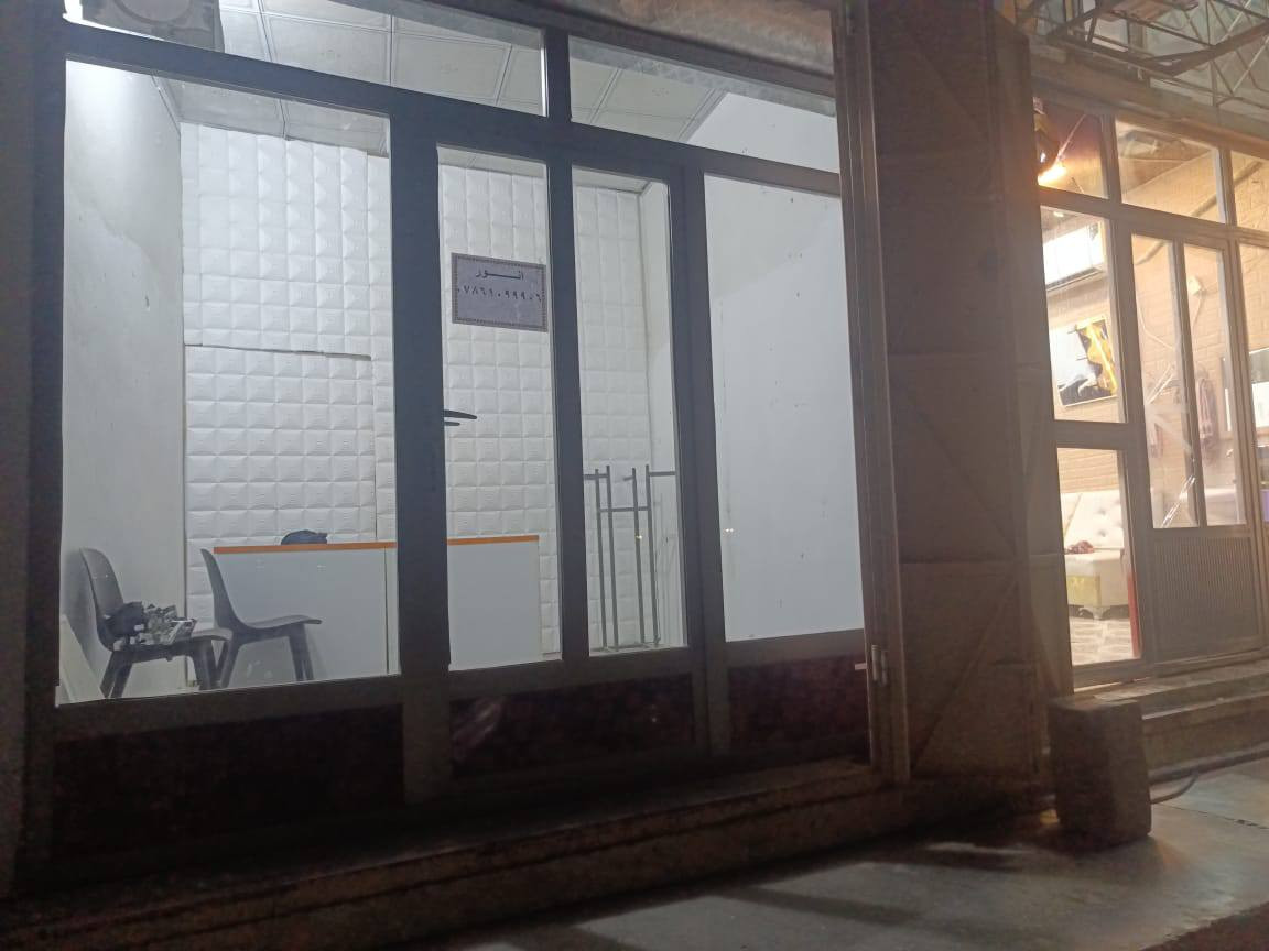 جام خانه  البيع. عرض 3متر.    ورتفاع. 240  
كامله  من كلشي.  مكان حي بكر قرب جامع على الهيتي  سعر 400. وبيه مجال.  ***********
