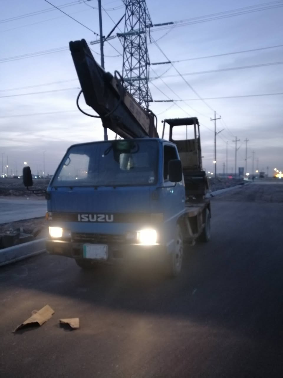 السلام عليكم حفاره زوزه مكينه وحدة خير من الله سنويته منتهيه ابسم والد من الكوت صديق والدي مكان السيارة بصره شط العرب الجزيره سعره 110وبيه مجال. ***********
