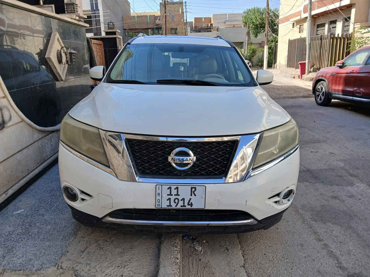 نيسان بافندر ٢٠١٣ خليجيه فول ١/١ بيها بس باب السايق صبغ
السياره كامله مابيها اي نقص والسياره باسمي رايدها ب 125 ورقه مكاني بغداد السيديه

***********
