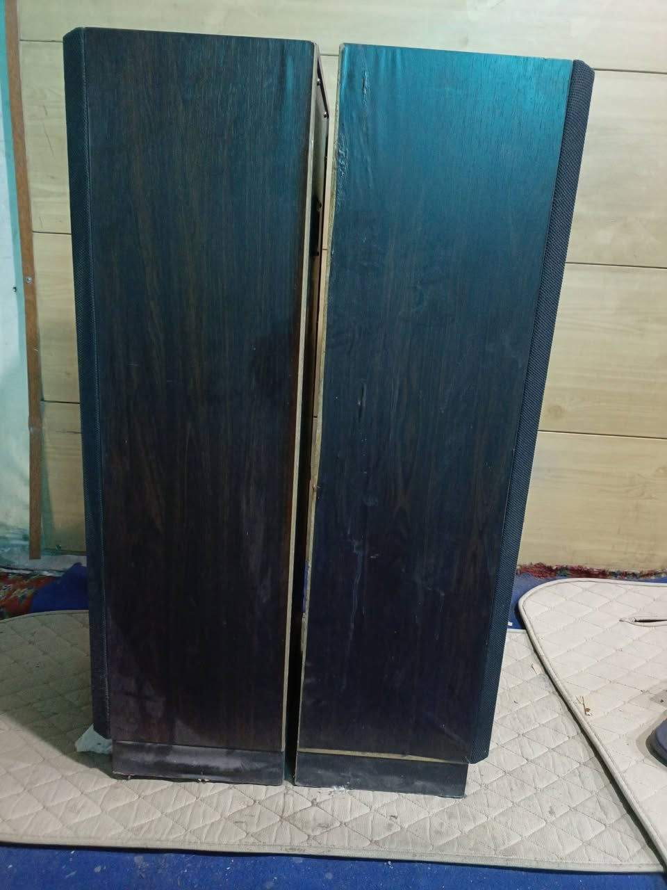 للبيع 
سماعات رويال 
ارتفاع 80 سنتم.عرض30 سنتم 
50 واط.. نظافه مثل ما موضح بالصور 
ع البلاد 
للاستفسار (***********) متواجد واتساب ماسنجر يوجد توصيل 
السعر مراسله الصفحه
