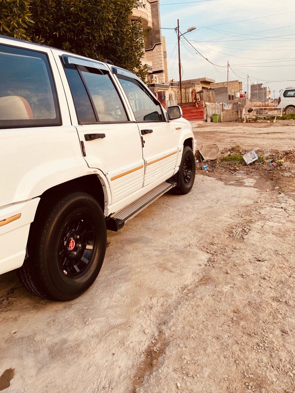 جيب شيروكي موديل 1995 السياره جاهزه من كلشي كير مكينه بطه 2500 السياره بأسمي ومشروع وطني مكاني بغداد ابو غريب *********** 