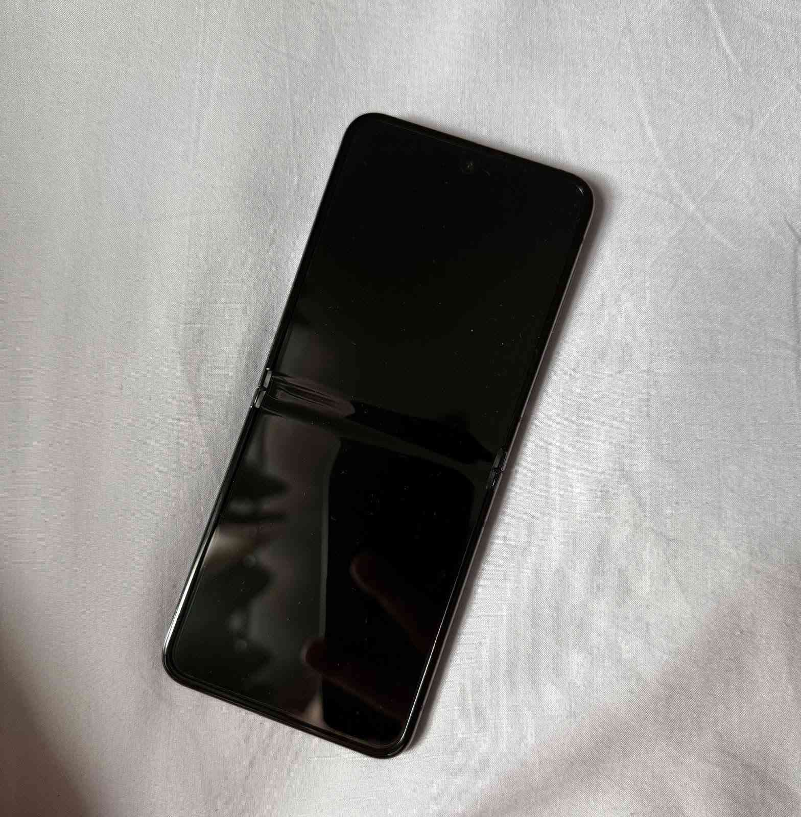 سامسونك Z Flip3
سامسونك Z Flip3جهاز نضيف جديد مامفتوح ضمان ذاكره256
جهاز دفتري لينطبك دبل شاشه سعر ٢٤٥
***********
