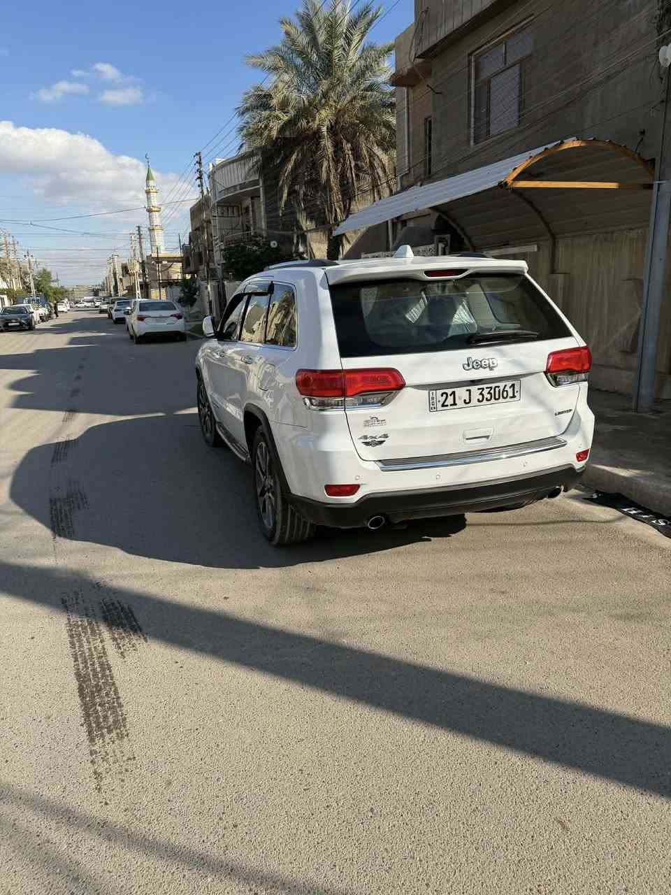 السلام عليكم
جيب لمتدد :2018وكالة هارلم 
ماشية 78 الف 

رقم سليمانية الجديد هزة سنوية جديدة 

المحرك : V6. 

المواصفات  . 

* سقف بانوراما . 

* شاشه كبيرة  . 

* نظام الخرائط (GPS) .

* ستيرن كهربائي . 

* المصابيح الأمامية زنون .

* كشافات الضباب زنون .     

* تشغيل عن بعد .

* صندوق كهربائي .

* داخل اسود   .

* حفظ وضعيات الجلوس (ميموري) . 

* المقاعد الأمامية كهربائية .

* سستم صوت الباين. 

* حساسات أمامية

* حساسات خلفية . 

* كاميرا خلفية .

* تدفئة ستيرن . 

* المرايا الجانبية قابلة للطي .

* مرايا متحسسه للضوء العالي . 

* بلوتوث تلفون . 

* محدد سرعة . 

* نظام التشغيل والاطفاء الاوتوماتيكي ( Auto Start System ) .

*سستم صوت بيهة خرافي
مكاني بغداد الغزالية رقم هاتف *********** 
السعر 255 وبيها مجال بسيط 
السونار مرفق
