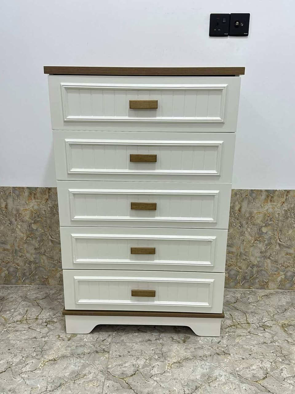 غرفه تركية للبيع استخدام شهرين بعدها جديدة تفاصيل كامله بالصور 9 قطع وبسعر مناسب 
للاستفسار الاتصال بالرقم ( *********** ) 
العنوان بغداد
