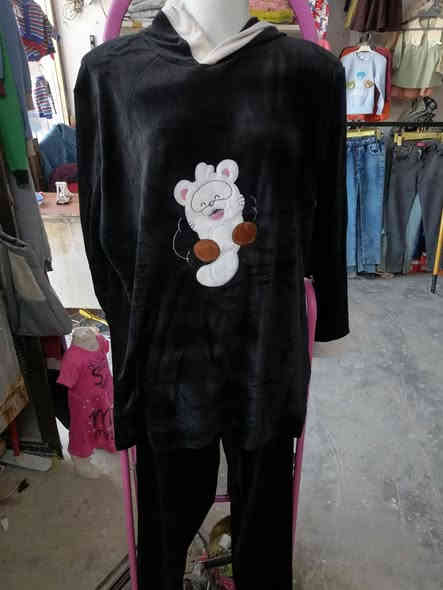 #تراك قديفه نسائي 
#قياس نسائي ل٣xحسب اللون
#السعر عرض خاص قطعتين ب١٨الف 
#يوجد توصيل مجاني داخل الفلوجة في استلام الطلب فقط فقط
#العنوان_فلوجة_حي الشهداء شارع مرطبات مشمشه قرب متوسطة المفاخر مقابل نقطة الشرطه سابقا
#للحجزخاص او واتساب ***********
***********
