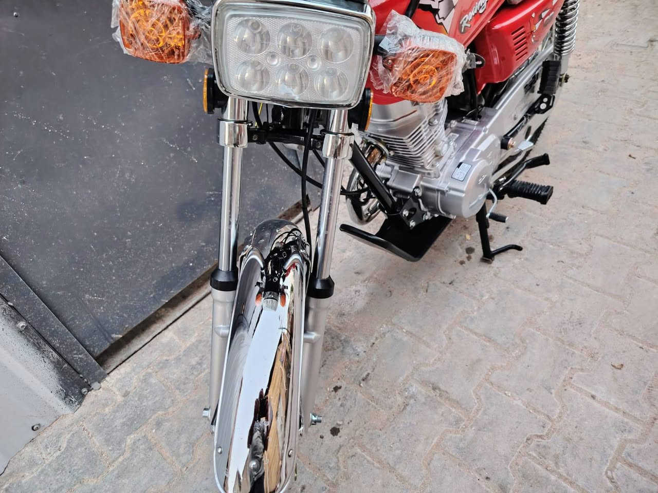 السلام عليكم أخوان دراجه نامه موديل 2020 تعمير جديد كله أصلي رقم وسنويه بصره تحويل  يوم كفاله عامه الدراجه سنويه لل 2030 السعر 1850 وبيها مجال العنوان البصره الزبير الرقم واتساب ***********
