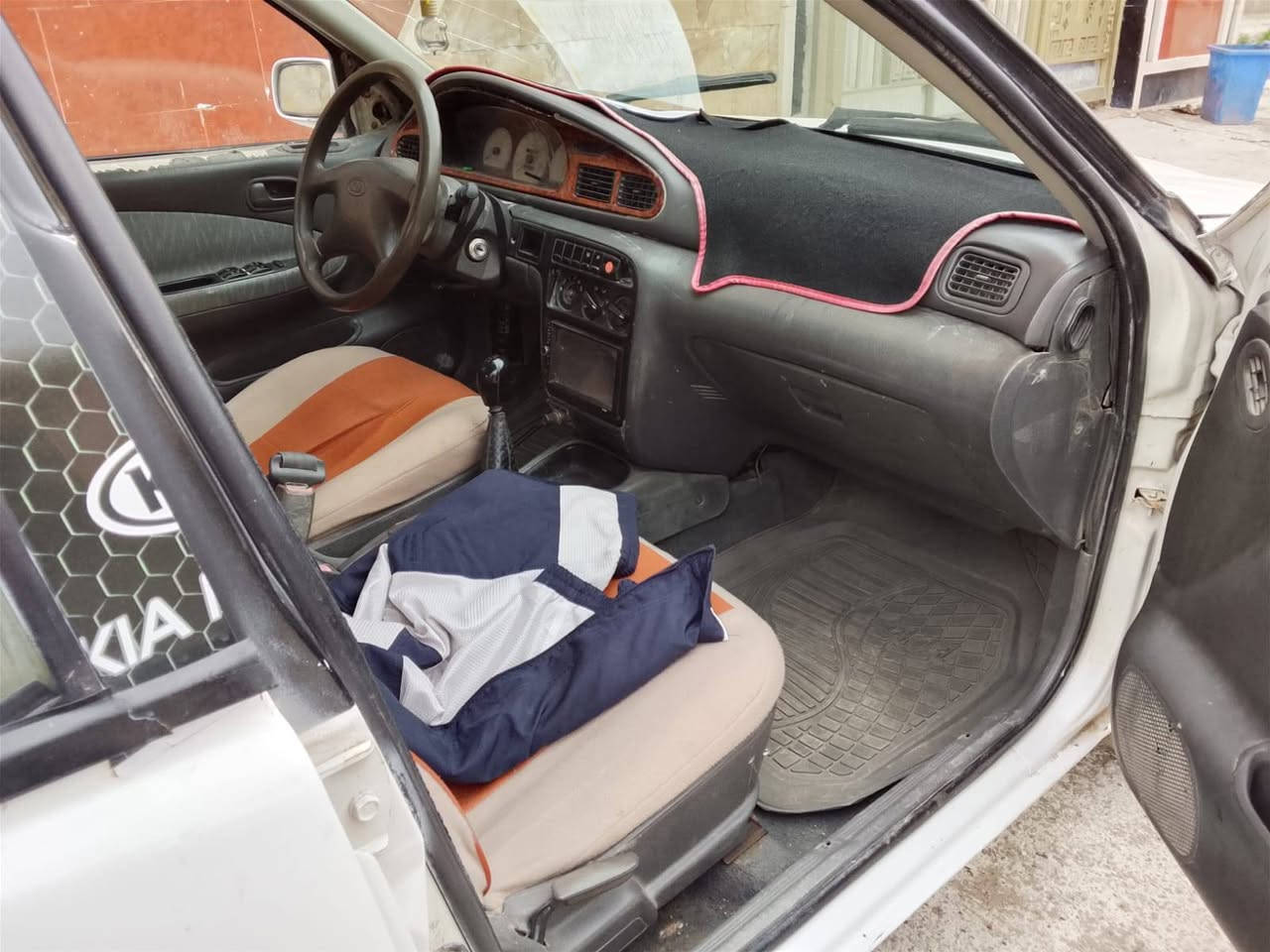 السلام عليكم سياره سيفيا موديل 95 للبيع خير من الله صدر امامي خلفي نظيف نقص درايم شيفت مع بوربرن الخلفي سياره بدون ضرر بدون دعمه مصبوغه عام بيها طخة خفيفة بجاملغ بدون داخل
شرط تحويل عقد مروري السعر 33
مكان بعقوبة 
***********
