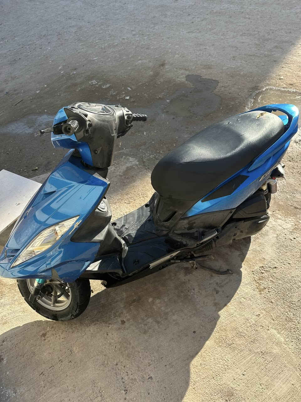 السلام عليكم
للبيع GTR  
دراجة خير من الله شلعة و معدل نكرة بكل وكت كهربائيات كلهة شغالة 💯 دشبول شغال شاير بكلايت 
الدراجة مزودة (  رياضي) ✌🏻الدراجة شغل واطلع وين متريد ♣️ مكاني بغداد الشعله اي استفسار الاتصال ‭٠٧٧١ ٨٥٧ ٨١٧٥‬
