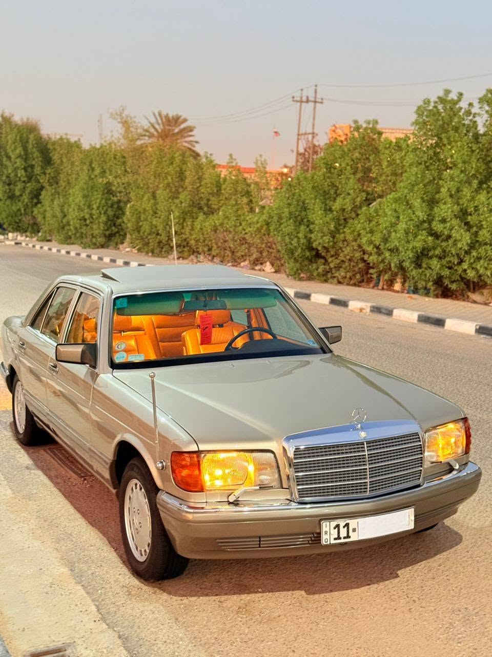 السلام عليكم 
((مكلف بالنشر))
_ _ _ _ _ _ _ _ _ _ _ 
للبيع مرسيدس رئاسي 300 SE موديل 1989

• محرك 6 سلندر (كاربيريتر)
• أعلى فئة (فئة الرئاسي)
• كشنات جلد أصلية
• تحكمات كهربائية كاملة
• بردة خلفية
• تليفون أصلي
• كشنات تدفئة
• تبريد وتدفئة السيارة يعملان بالكامل
• الاستيرن كهربائي
• جميع الأنظمة الكهربائية في السيارة تعمل بصورة ممتازة

حالة السيارة:
السيارة بحالة ممتازة جداً ومحتفظ بيها طوال السنين. الدواخل، المحرك، والجميع على وضع البلد ولم يتم التلاعب بأي شيء. السيارة مصبوغة بالكامل للجمالية فقط وليست حادثة أو مضروبة. يوجد بالسيارة رصعتين فقط.

السعر: 179 ورقة
ويوجد مجال للتفاوض للجادين.

مكانه:- سليمانية 
الرقم:- ***********
