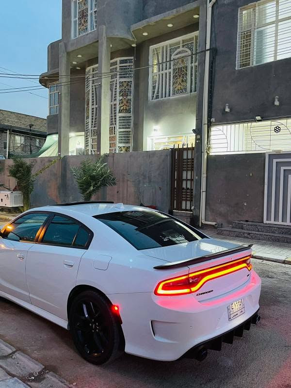 السلام عليكم
دودج جارجر موديل 2020 GT  بلاص بلاك توب فول الفول  وارد امريكي يعني سيارة متضررة السيارة حادثها جاملغ وبنيد وبيها طخه بين البابين ومبدلهن يعني بيها 4 قطع تبديل نفس اللون السياره جديدة بمعنى الكلمة ومال جناي السياره مكينه 3600 وكير ومكينه وحداده كله جديد مواصفات السياره فول 1/1 
بصمه
شاشة كبيرة
فتحة سقف سلايد روف
تحكمات ستيرن
دشبول جلد خياط بلادي
كشنات جلد وشماو
كشنات كلهن كهرباء
تدفئة + تبريد بالكشنات
كشن خزن ميموري
حساسات
رادار جانبي
بصمه عدد 2 
تبريد ثلج ❄
رقم بغداد تحويل ثاني يوم بأسمك
ويل 20 بلادي
وبعد هوااي من المواصفات الي ممذكورة
ترهم بيع او مراوس مكاني بابل الخاص مفتوح
*********** حلة, بابل
