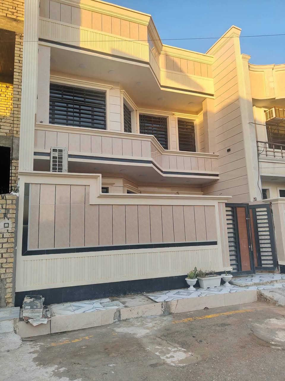 بيت الأحلام بانتظارك! 🏡 مساحة 150 متر بتصميم حديث وجودة بناء ممتازة، 6 غرف نوم موزعة على طابقين. موقعه خرافي في الزعفرانية، جاهز للسكن فورًا! السعر 170 وبيه مجال. لا تفوت الفرصة! 

***********
