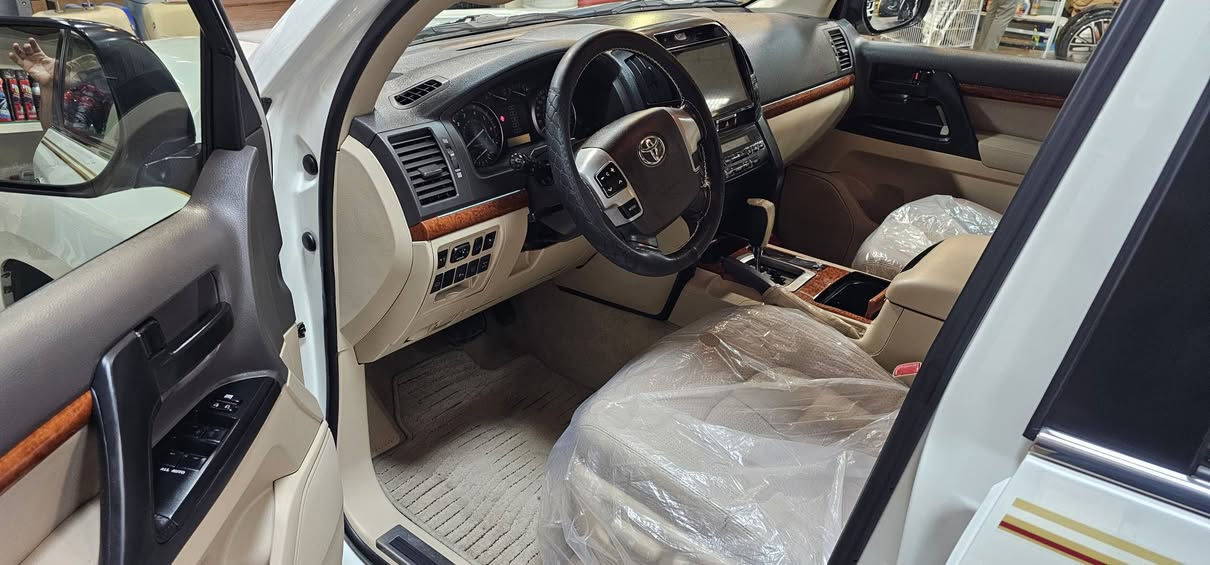 سلام عليكم
من رخصة الادمن 
لاندكروز ٢٠١٥ ساز باب اول 
كفاله عامه من صبغ تبديل تعديل
فول موصفات
السعر اتصل وتدلل 
مكان السياره كربلاء 
***********
