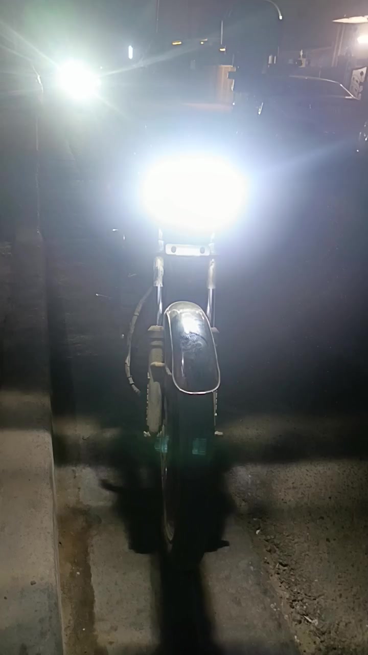 سلام عليكم دراجه ايراني سونك 23 نقص بس ابريك امامي 
دراجه كامله كهربائية شغاله سعر 550 وبيها مجال حك الجيه  مكاني بغداد الجديده تواصل واتساب ورقمي ***********.
