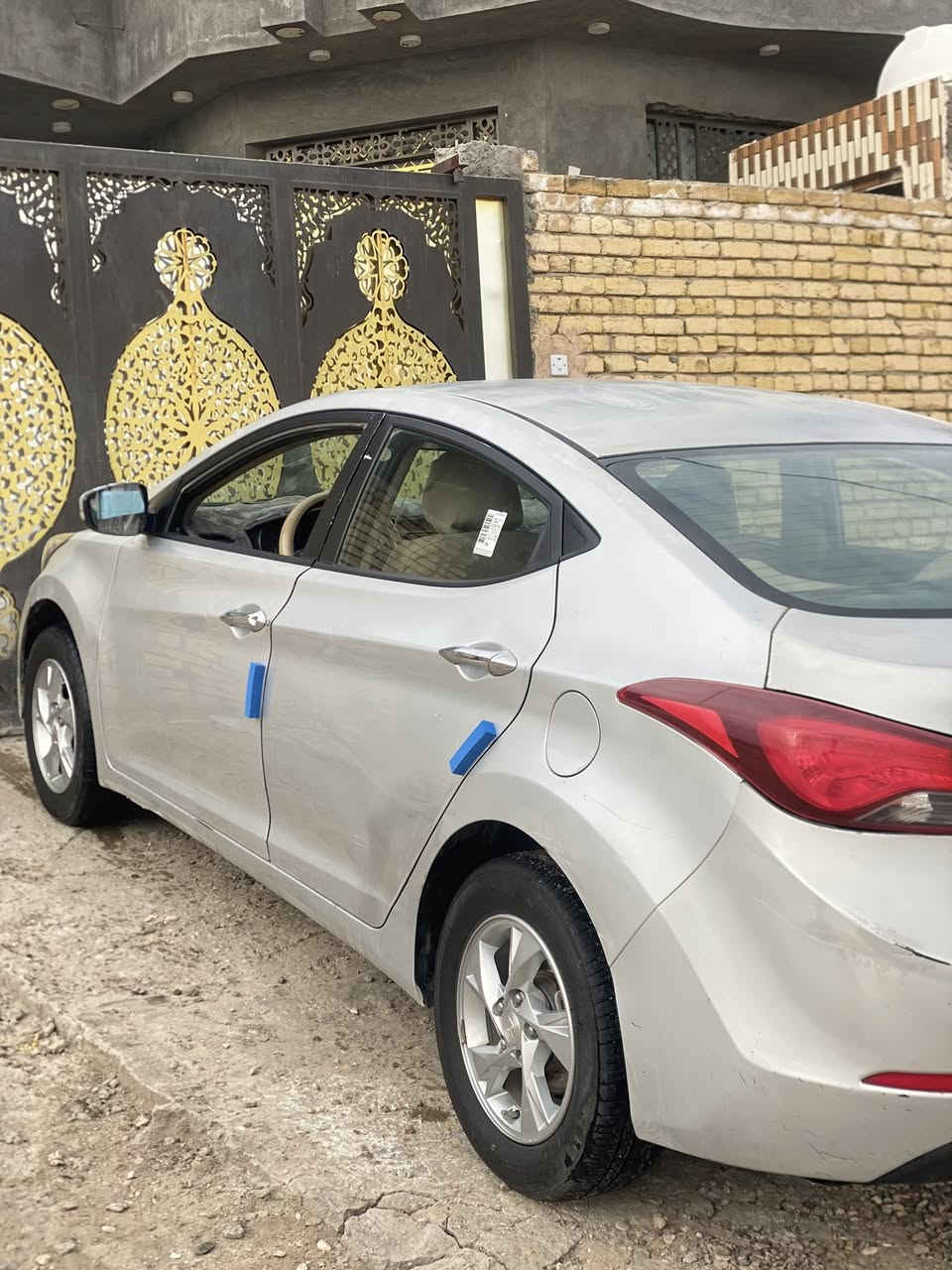 السلام عليكم  النترا موديل16 خليجي رقم مثنى كامره وشاشه تخم تاير جدد بيها قطعتين دحجات محرك 1800 دوش مكان لسماوه قضاء الخضر للتصال السعر 105 //***********
