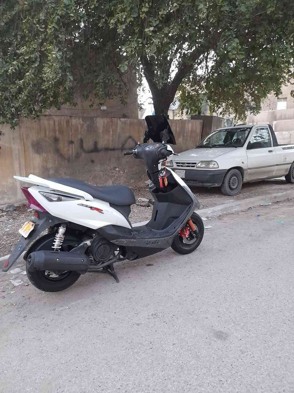 السلام عليكم دراجة للبيع ياماها gtr ثعلب دراجة صارلهة ٩ ايام نازلة حاوية من معرض يوماها دراجة كفالة عامة من شخط ومكينة كفالة كفالة بيهة تزويد صدر RGS أمامي وخلفي RS  اصليات بلادي دراجة نوزل كلة محسن أدير آلهة ودراجة مال جناي كلشي بيهة شغال دشبول اشاير هورن عالي وناصي بيهة يدات تدفئة برك بل مكان بيهة حساسات بيهة تايرات تايوان 🇹🇼 جديدات وبيهة اوراق ومكاتبة ومنفيس 
مكان بغداد جديدة تل محمد  رقم *********** 
سعر دراجة     ٩٠٠ وبيهة مجال
