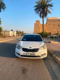 للبيع سيراتو موديل ٢٠١٤مكفوله كفاله عامه ماعدى رصعتين بل تكمه والسونار...