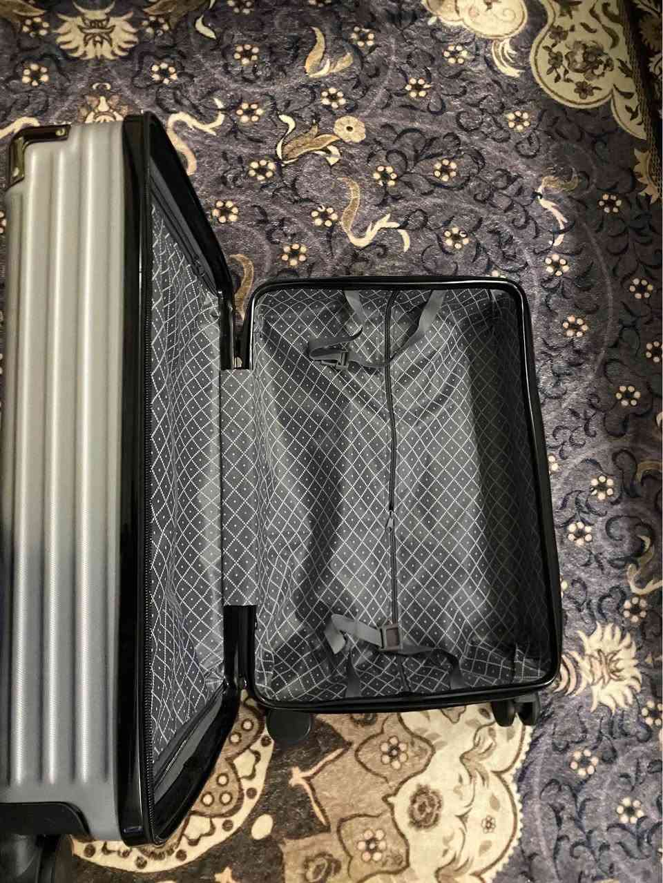 السلام عليكم عندي جنطة سفر جديدة غير مستعمله السعر 40 الاستفسار *********** بغداد, العراق
