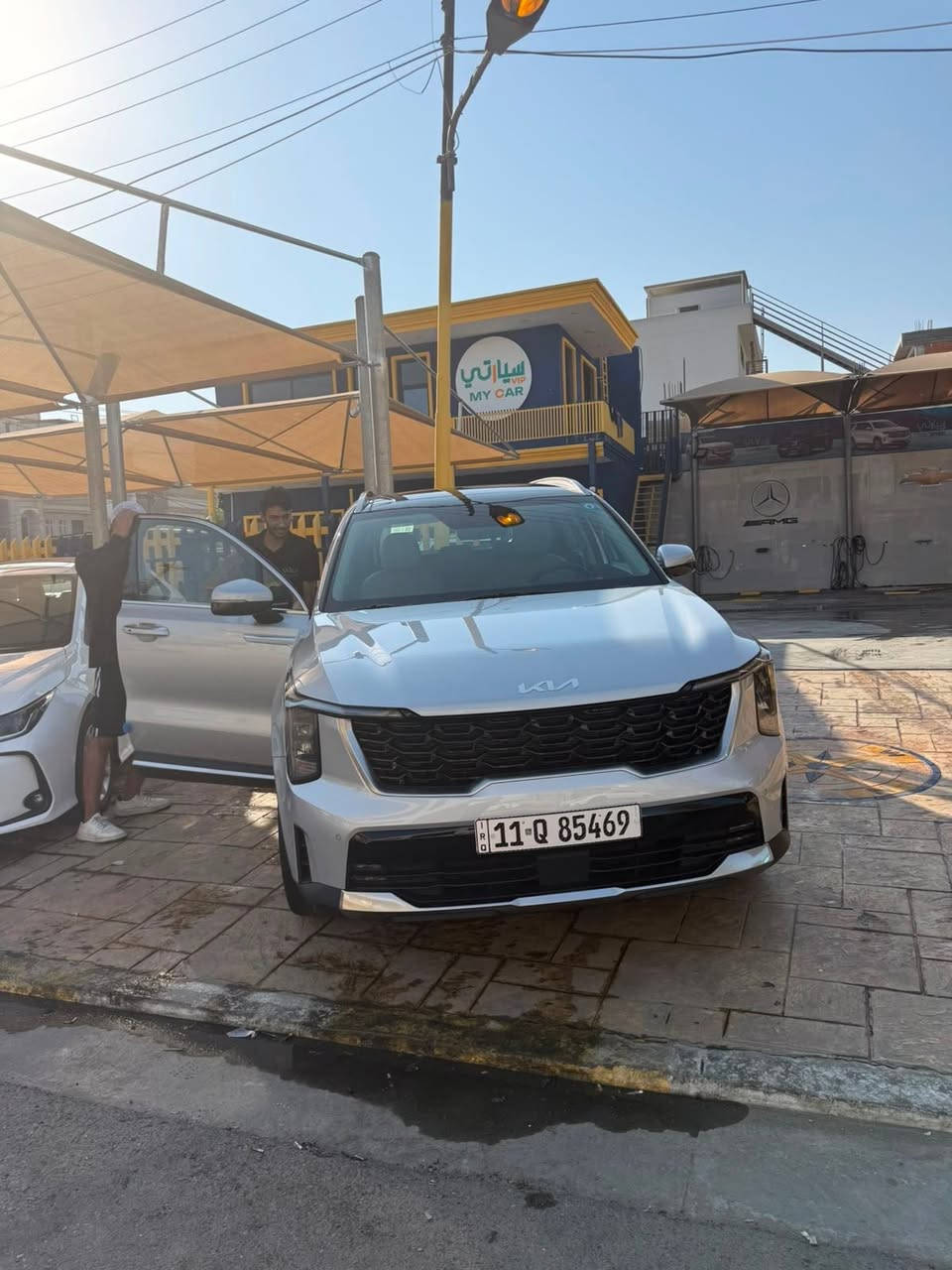 للبيع سيارة Kia Sorento موديل 2025 بحالة ممتازة جدًا، فرصة للباحثين عن النظافة والرفاهية.

* وارد خليجي (وكالة شركة الدولي⁠￼)
* اللون: سلفر أنيق
* محرك بنزين
* ناقل حركة أوتوماتيك
* الممشى: 27,000 كم فقط
* لوحة: العراق / بغداد

المواصفات:
✔️ داتاشو
✔️ سقف بانوراما
✔️ ويل قياس 20
✔️ فل مواصفات ماعدا المقاعد (مخمل)

السيارة مكفولة، نظيفة جدًا، استعمال شخصي ومعتنى بيها بعناية عالية، جاهزة للفحص بأي مكان.

💰 السعر المطلوب: 52,000,000 د.ع
السعر قابل للتفاوض للجادين فقط

📞 للاستفسار والاتصال: ***********
