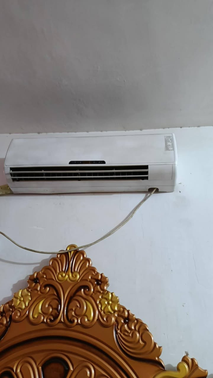 6 كراسي مابيهن اي ظرر الزوج 15
ديجل مظخم سماعة وحدة كبيرة 75 
ديجل مظخم دبل سماعة  110 
بلي 4 الحديث + جوستك عدد 2 + يو بي اس شحن فتخ كارتون + 7 العاب 250 الف 
اي شي عل فحص 
***********
***********
