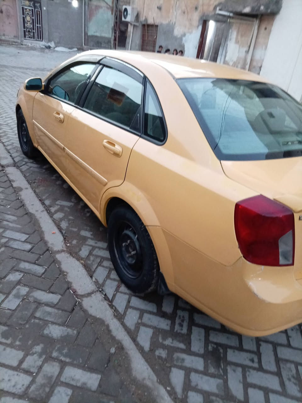 السلام عليكم ورحمة الله وبركاته
من رخصة مدير الكروب المحترم
سياره اوبترا موديل 2011 شراكة العامة
مكينة. وكير  اوتوماتيك 1600
السيارة خير من الله كلهة شغالة
رقم انكليزي بغداد بسمي شرط التحويل
عنوان بغداد مدينة الصدر السعر 63 وبيهة مجال 
مبايل ***********
