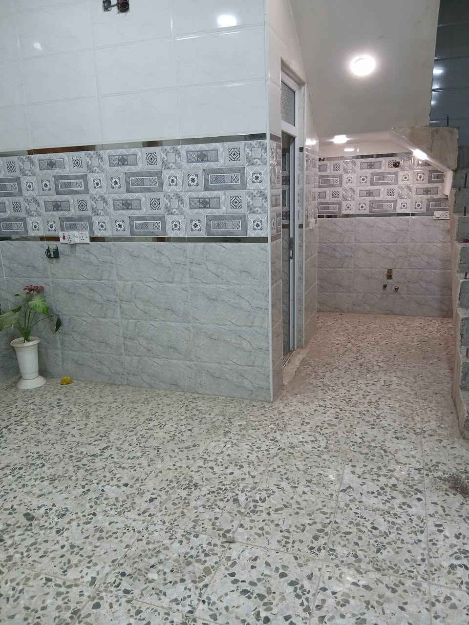 دار للبيع مساحه 200 متر منطقة العصائب الأولى ثاني فرع عن لشارع العام للاستفسار ***********           ابو محمد
