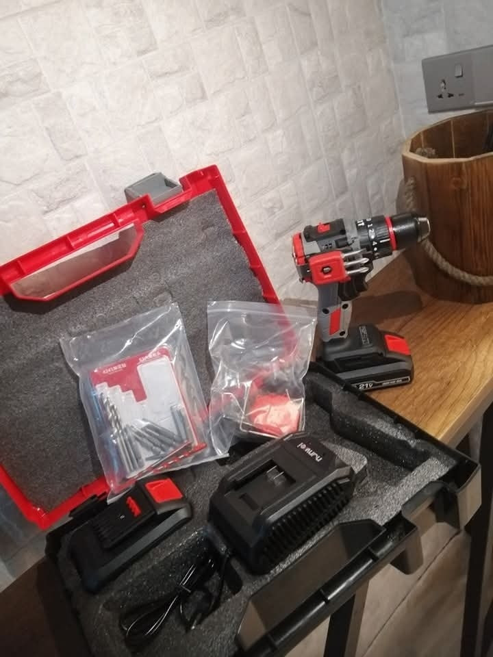 دريل شحن من ماركت نانوي بطارية ٢١ فولت فتح وشد وهمر و طوبة ١٠ ملم حديد برشلز راقي جدا ورهيب تجي ويا سيت لبة وسيت براين لحجز والاستفسار راسل الصفحة أو الرقم
سعر : 55 الف 
 *********** على واتس اب
