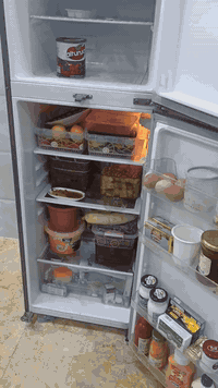 السلام عليكم ثلاجه حجم ١٢ قدم الحافظ  للبيع ثلاجه نضيفه مابيه خياسات تجي شوفه بعينك حته كرت ظمان موجود مكاني الخطيب زراعي السعر ١٧٥ وبيه مجال ***********
