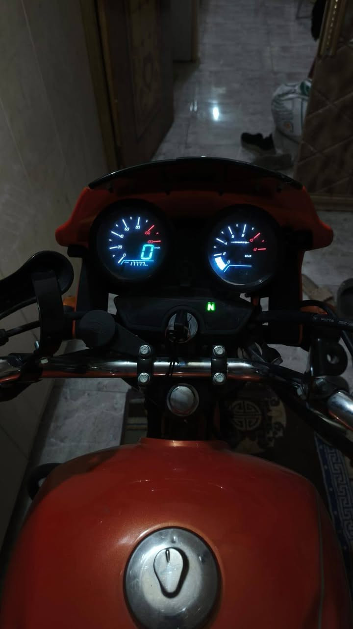 السلام عليكم دايون موديل ٢٥ مرقم وكامل وبعدها باسم المعرض يعني مباشر تحول والله شاهد الدراجة ما مشتغله دلفري اشتريتها وباقيه طابكة بنفس المكان مكاني بغداد وسعرها ب 2400 وبيها مجال للطيبين
***********
