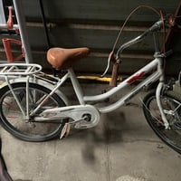 بايسكل حجم ٢٠ للبيع فقط سعره ٤٠ مكاني بغداد كم ساره 07763685101