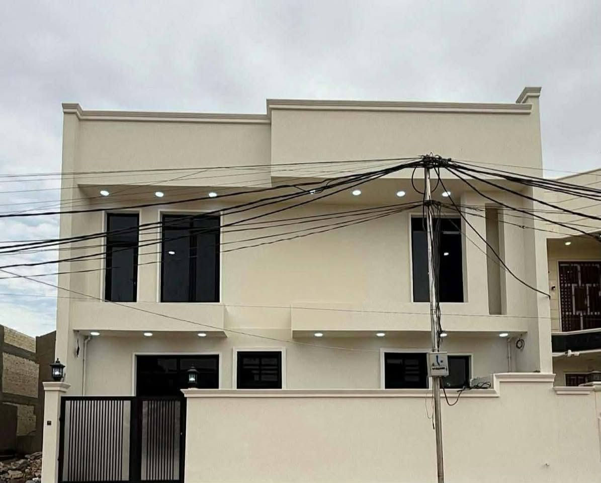 يتوفر دار للبيع المدراء خلف النزاهه طابو صرف
المساحه 135متر 
الواجهه 11 نزال 12
بناء حديث غير مسكون 
الطابق الأول 
استقبال وصاله وغرفه نوم ومطبخ وصحيات 
الطابق الثاني غرفتيين نوم وصاله وصحيات
الاستفسار مراسله او اتصال ***********
