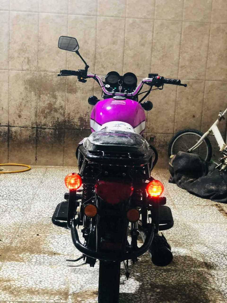 السلام عليكم دايون نفخ مديل 23 دراجه حلوه  مكينه مامفتوحه  ناعمه خرسه مامشتغله دلفري استخدام شخصي سنويه نجف رقم موجود كبل تستلم دينار متدفع
مداور ثاني يوم سعر الدراجه مليونين وربع مكان الدراجه  النجف حي القادسيه للاستفسار *********** تحياتي الكم شباب فدوه الميشتري لاكسر بل سعر بيع فقط.....
