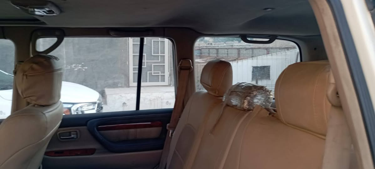 السلام عليكم سياره لاندكروز جديده كارتون  امتومه كصت قماره للبيع او مراوس السعر 65 اني مخول للنشر لصاحب السياره والاتصال على هذا الرقم ***********
