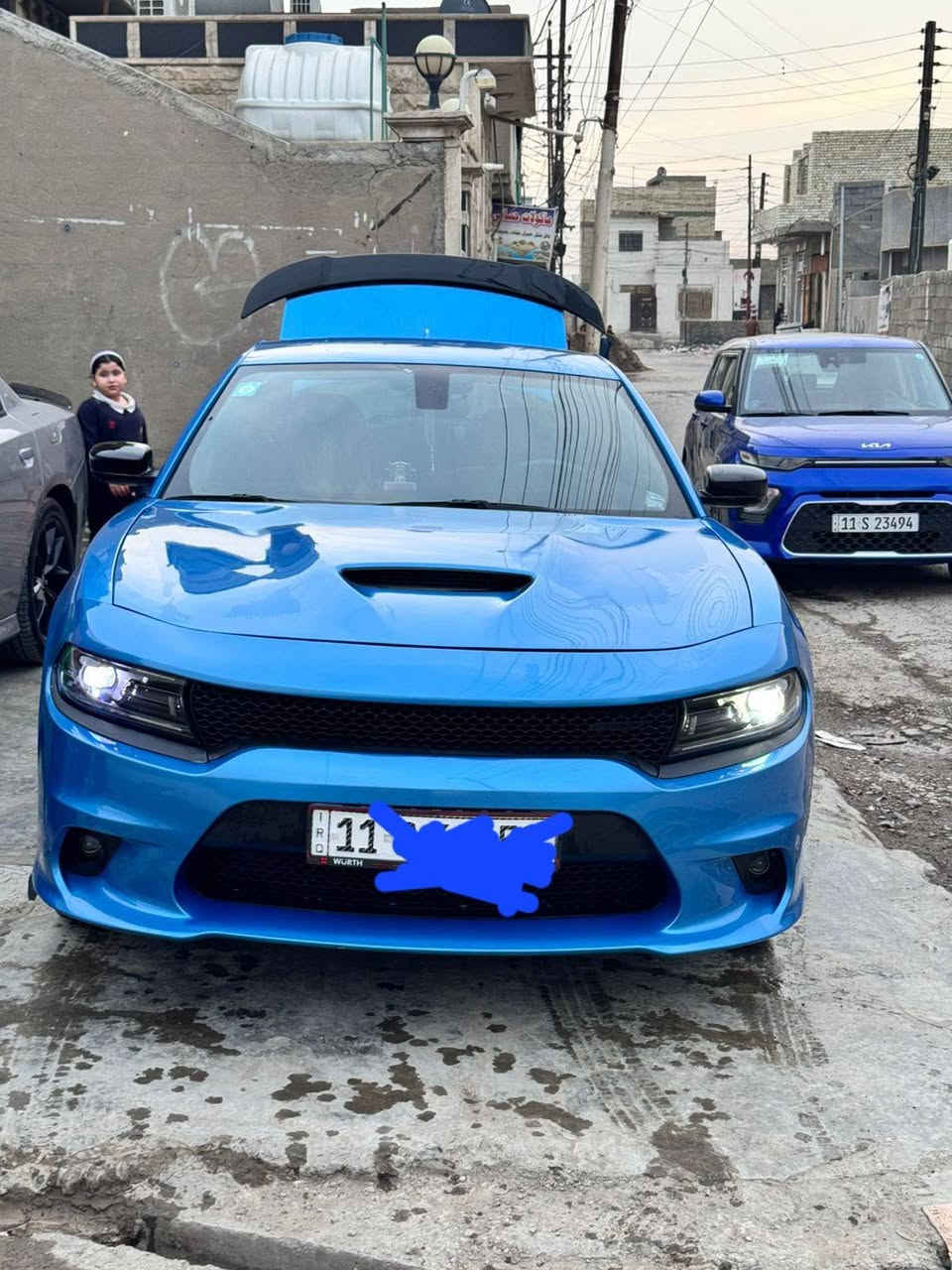 سلام عليكم /   للبيع  
‏دوج جارجر 2023 لون ازرك  تو ويل sxt 
‏تبديل قطعتين وصبغ  بنيد وجاملق
‏فوول عدا الفتحة
‏السعر 235 ورقة و بيها مجال بسيط
‏ v6 محرك ستة سلندر 3.6 
‏مواصفاتها : 
‏١- بصمة تشغيل و تشغيل عن بعد 
‏٢- شاشة جبيرة و كامرة 
‏٣- لايت أمامي زنون
‏٥- كرسي السايق كهرباء 
‏و باقي المواصفات المعروفة + حجر البيئة البلاد موجود
‏عليها ادامة كاملة و لا كلوب مشتغل بالدشبول
‏عبوة كاملة فيول بم جديد / تايرات جديدة / منظومة احتراق بالكامل 
‏تبريدها ثلج الحمدلله 
‏ماشية ٨ ألف 
‏حادث السيارة جاملق وشويه بلغد  براكيت سستم 
 جديدة بأسمنا تحويل ثاني يوم 
‏مكاني بغداد / العماريه 
‏الرقم نتصل وسهله /***********
