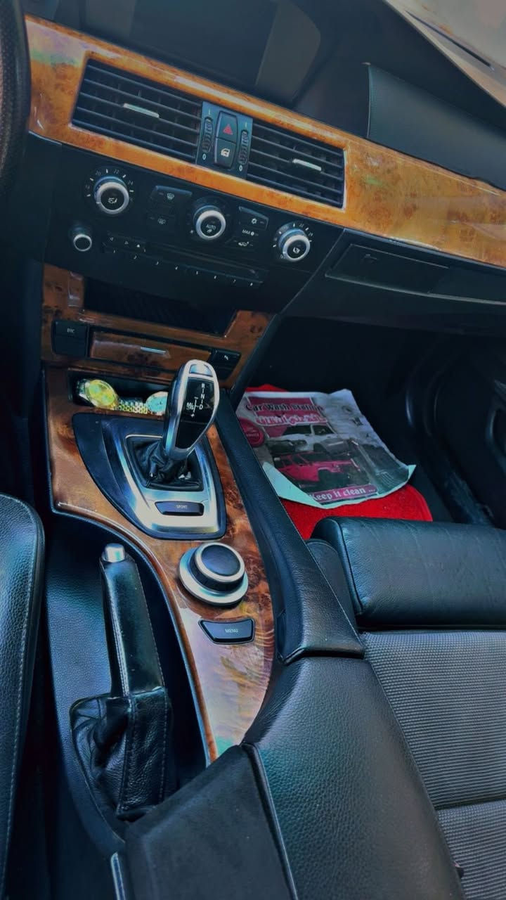 للبيع BMW E60 موديل 2008 ميماتي 🇩🇪🇩🇪🚀🚀
المحرك: N53 🚀 SPORT
كير أوتوماتيك سبورت داخل صاج تحكم ستيرن جهتين مثبت سرعه
سيارة مرتبة وجاهزة من كل نواحي عليها كت كامل M 
راديتر جديد كمبريسر جديد صدر جديد تخم تاير جديد بريك جديد باور جديد تخم مجاول جدد تخم بلكات جدد فيت بم جديد 
عليها زرع عدسات شكل ملكي و لايت زينون عالي ناصي
سياره جاهزه للأخير . سياره بأسمي رقم سليمانيه جديد تريد تحويل تريد وكالة 
بيها الهلال الخلفي الأيمن ع كد شبر صبغ وتجي تشوفها كلشي واضح ملاحظة بيها جراد قليل ب الصندوق بوليش كله يروح 
السعر 103$ وبيه مجال قليل للطيبين
مكاني بغداد مدينة الصدر 
للاستفسار ‭***********

ممتواجد ع النت
