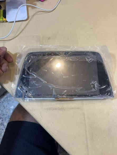 شاشات بهذا الشكل متوفر 28 قطعة 
توصيل متوفر تواصل ماسنجر 
واتس ***********
