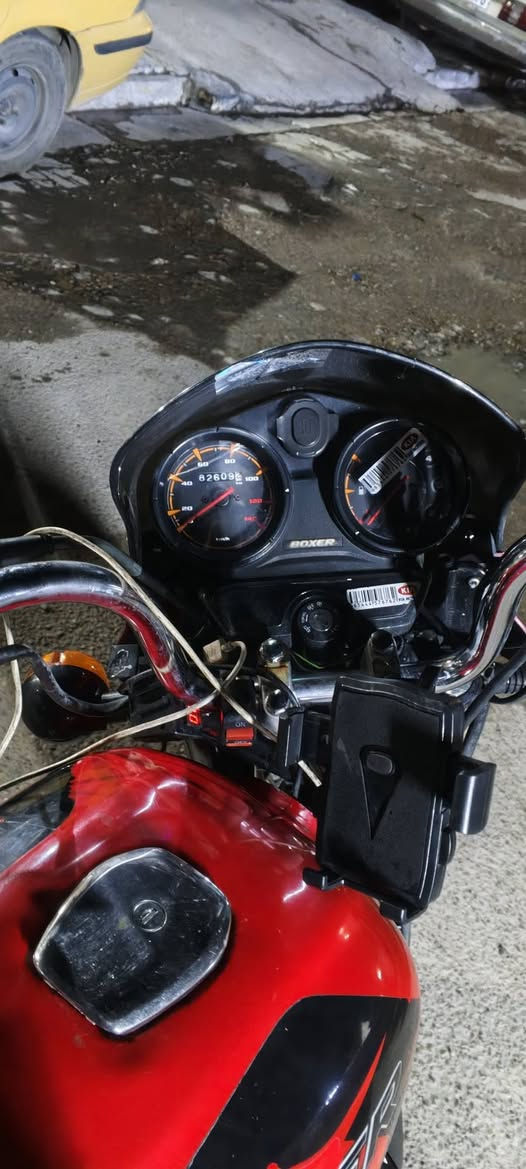 سلام عليكم بوكسر جبلية للبيع   2023رقم وسنوية بغداد دراجة ناقصهة بس جاملغ امامي بيها خيط تبخير بس نزلتهة علا ايدي السعر مليون او900 بيها مجال الرقم ***********
