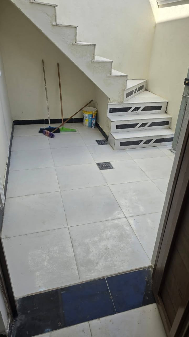 يتوفر عدنه بيتين وكل بيت 🏠 مساحه 100متر نوع العقار طابو مالك صرف زراعي عراقي وكاله مكاتبه ونسخه من الطابو العنوان بصره آبي الخصيب منطقه شيخ ابرهيم قرب على سيدين مال عوجه  يبعد دقيقتين  على مستشفى الصيني  500متر منطقة راقيه وناسه القدامه 🌏 يتكون بيت من غرفتين ودواني وصاله ومطبخ وصحيات داخليه وخارجيه شغل كله درجه اولى بشراف مهندس 🏘 بيوت فرقات وجهزات السكن اتكاتب وستالم مفتاح 🔑 سعر بيت واحد 68مليون وبيه مجال الاستفسار أكثر اتصل ***********
