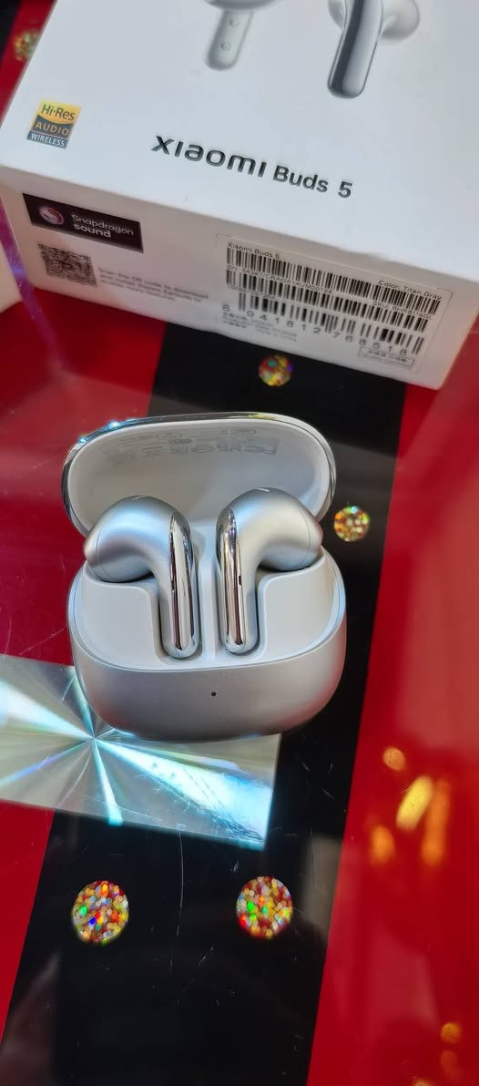 سماعه للبيع شاومي اربادز ٥ اصلي سماعه غني عن تعريف عزل مالته رهيب مستعمل شي بسيط سعر ٨٠ الف  بيه مجال.. مكان لإعلام اتصل ***********
