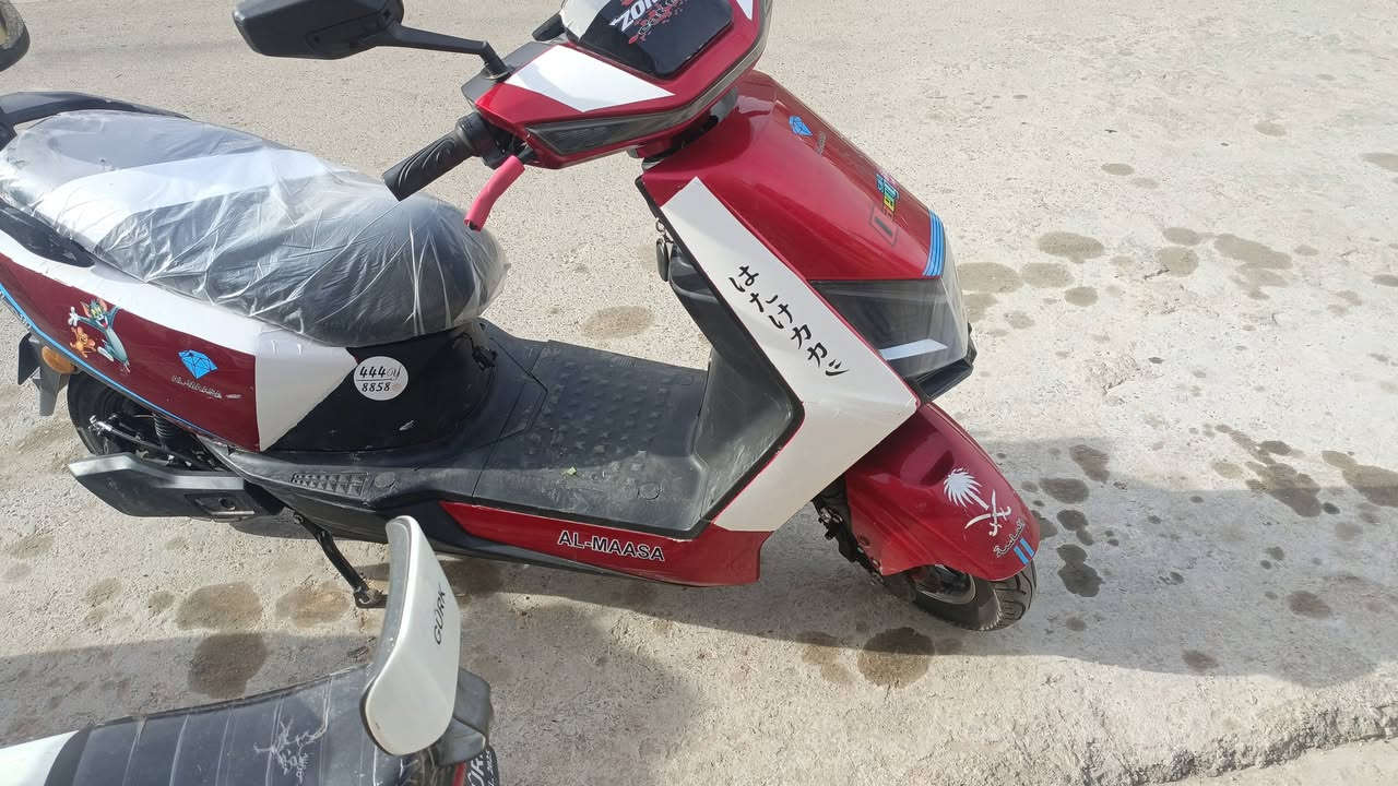 سلام عليكم دراجه شحن للبيع ست بطاريات عل فحص كهربائياته كلهه شغاله موديل 25 نضيف نوع الماسه فول سعر 500 الف مكاني رمادي رقم تليفون ***********
