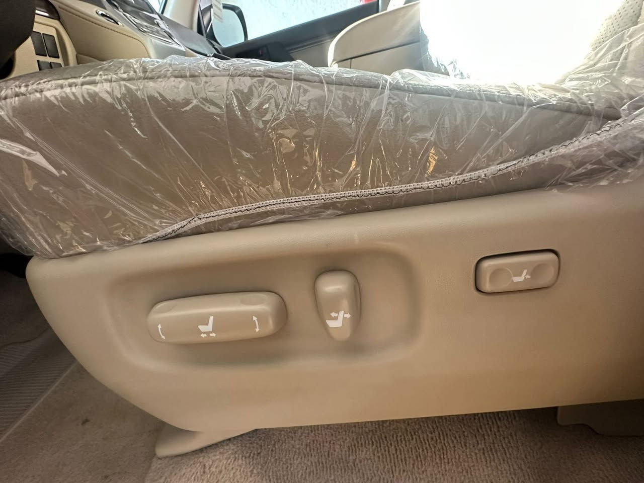 السلام عليكم اخواني و اخواتي  لاند كروز 2019 ساس باب اول 
المواصفات
3شاشات 
دبل ماوس
شاحن واير ليس
باب خلفي كهرباء
دبل كرسي كهرباء
كرسي الساىق 3حركات
بصمه
زراك اماميي
حساس امامي حساس خلفي
مكينه 6سلندر 4000
كير ومكينه عله وضعيت الوكاله
سنويه و هزه و رقم جديده
السعر//510
الرقم//-***********-
