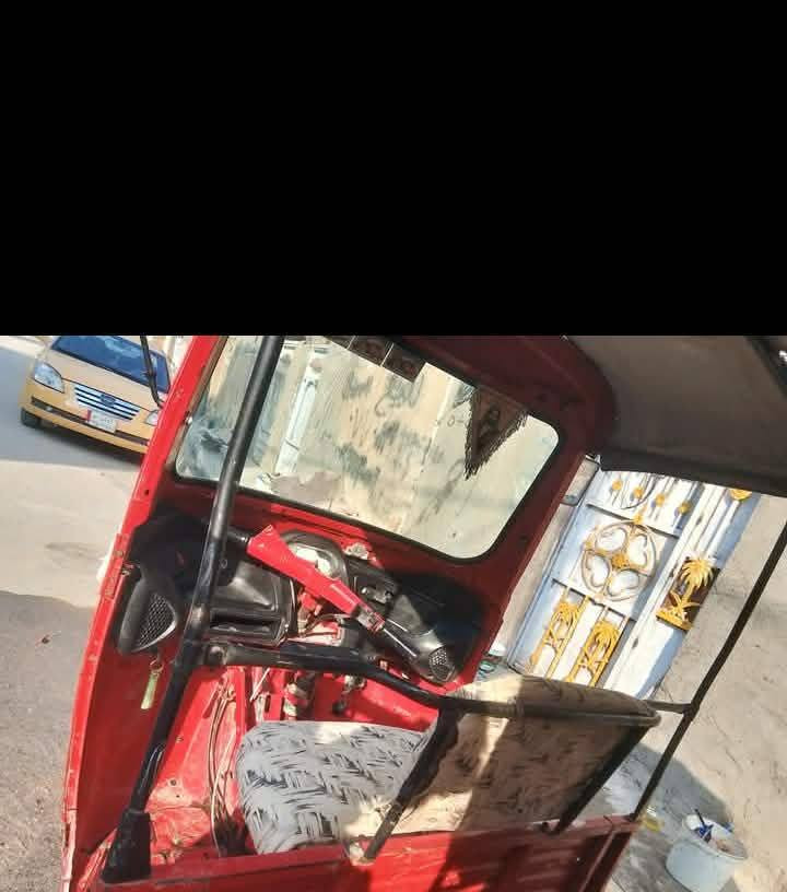 تكتك بياجو مثل مموضحه بالصوره يحتاجلهه فقط تعيار مال قمجيات الاسود و الابيض العنوان بغداد باب معضم السعر ٨٠٠ وبيهه مجال اوراق موجودة ***********
